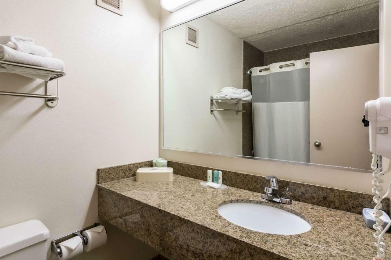 Plaza Inn & Suites Hagerstown Εξωτερικό φωτογραφία